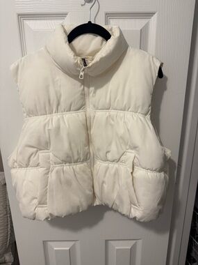 H&M Cream White Puffer Vest